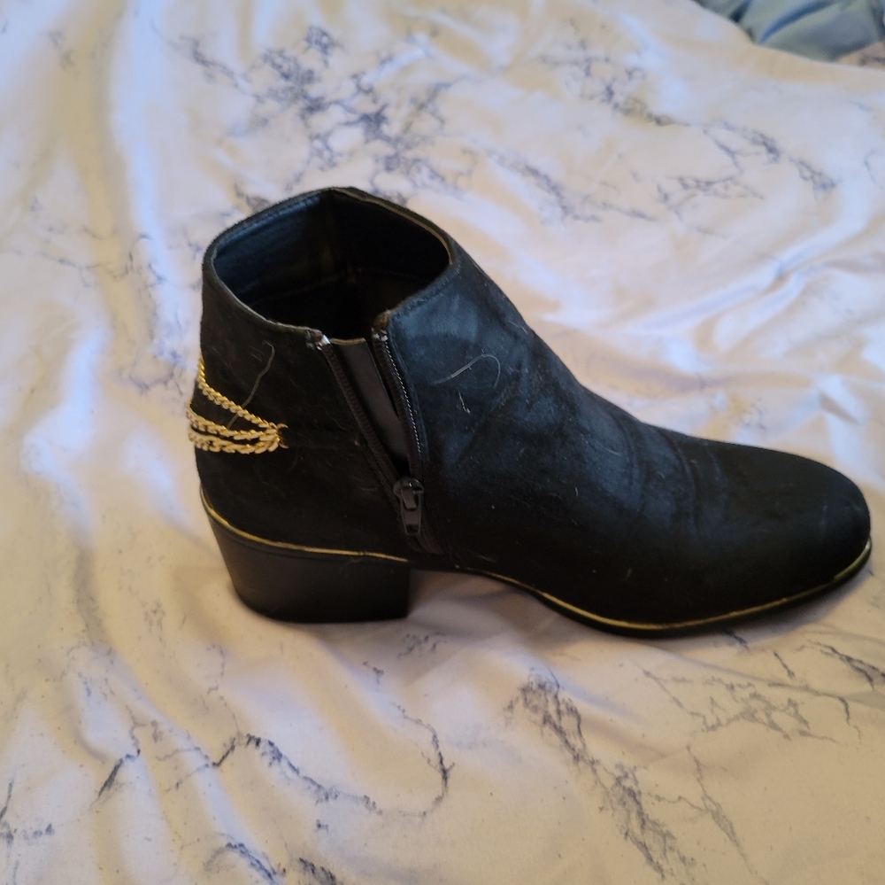 Shoes - Picture 2 of 4